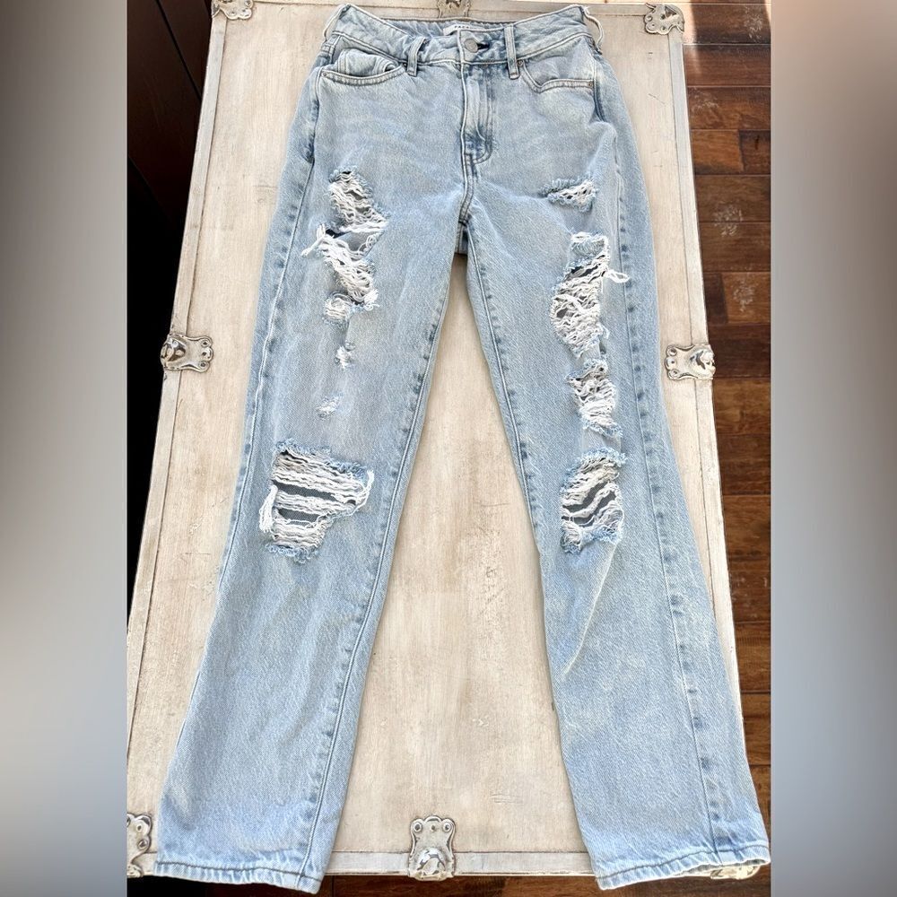 PACSUN RIPPED MOM JEANS IN Size 24